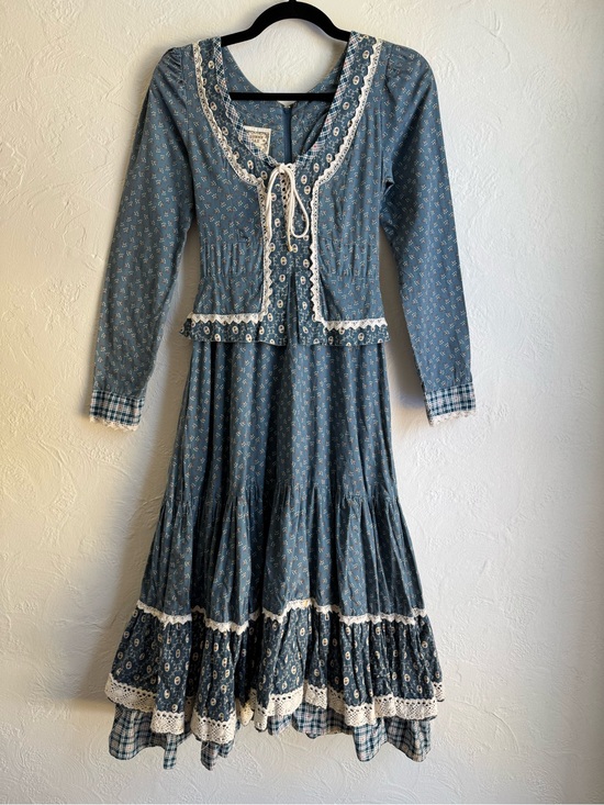 Gunne Sax Dresses & Skirts - Vintage 1970s Gunne Sax Light Blue Floral Print Peplum Bodice Midi Dress Size 7